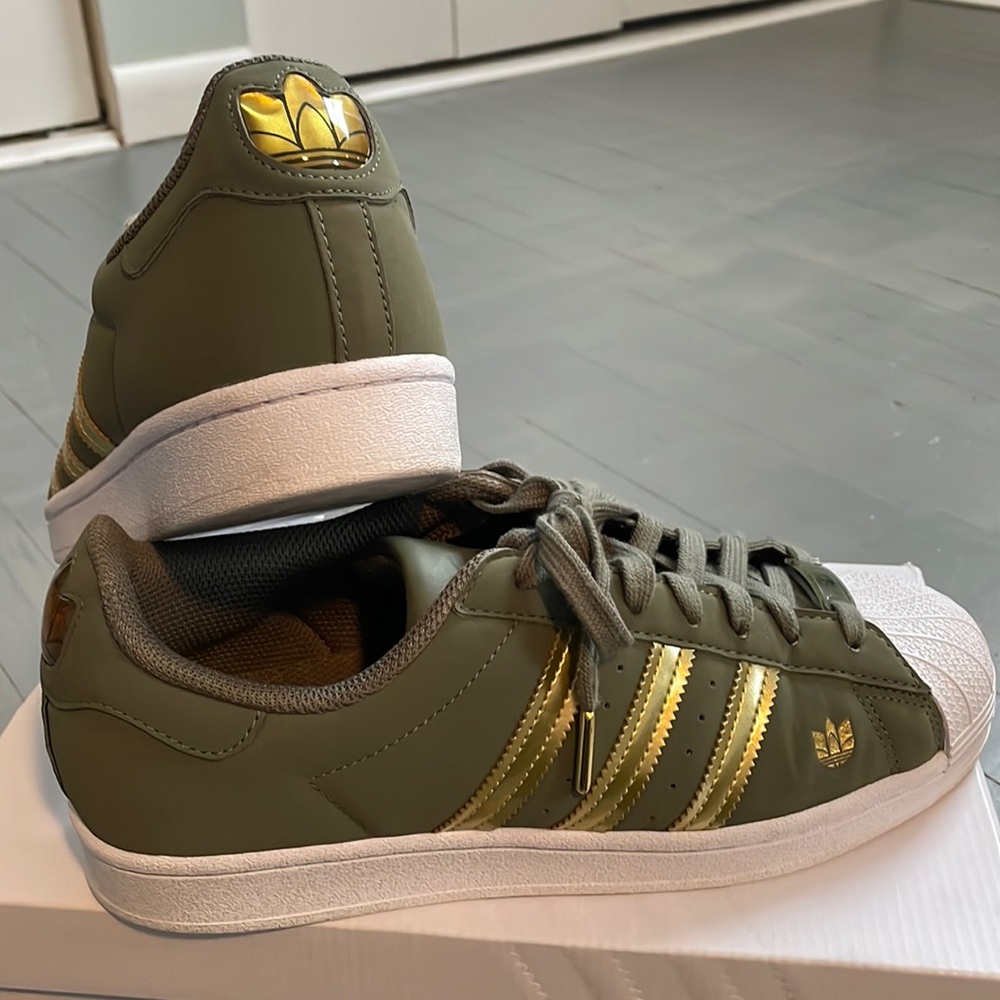 Adidas Superstar Green/Gold stripes/White sole